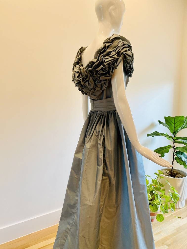 80s Victor COSTA Pale Blue Taffeta Ballgown / Vintage Princess Dress / Vintage Party Dress / Wedding / Quincenera