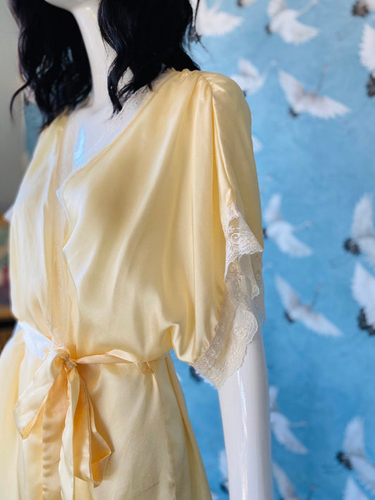 Lily of France Sleepwear Satin Short Sexy Robe / Vintage Short Lace Trim Wedding Robe / Satin Cream Short Robe