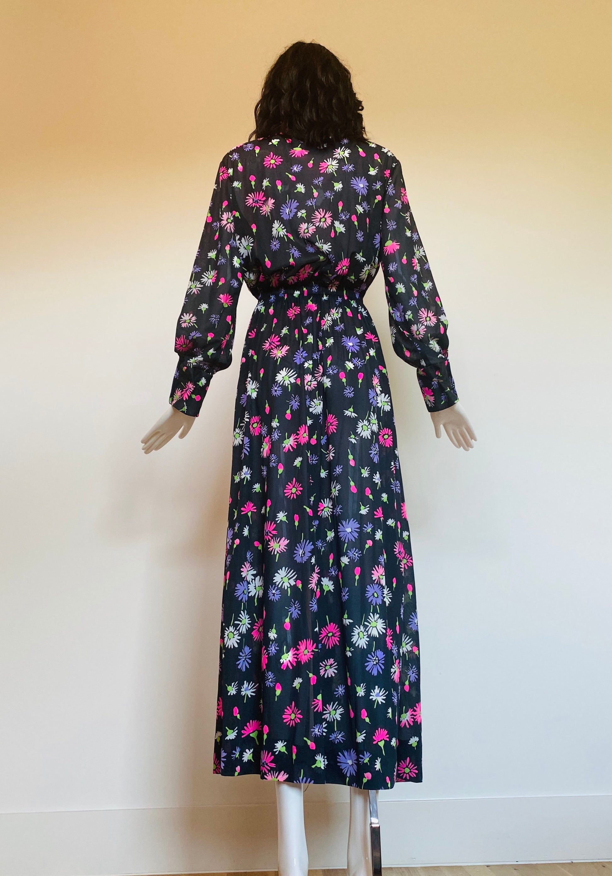 70s ILGWU Union Made Psychedelic Floral Print Butterfly Collar Puffy Sleeves Nylon House Jacket CoverUp Hostess Dressing Duster button up