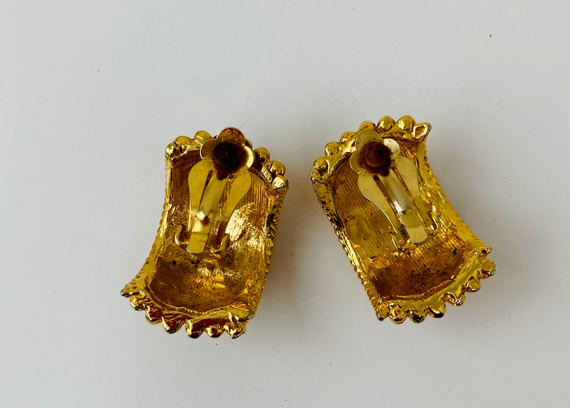 HOLD 80s Gold Plated Cluster Oversized Clip On Earrings