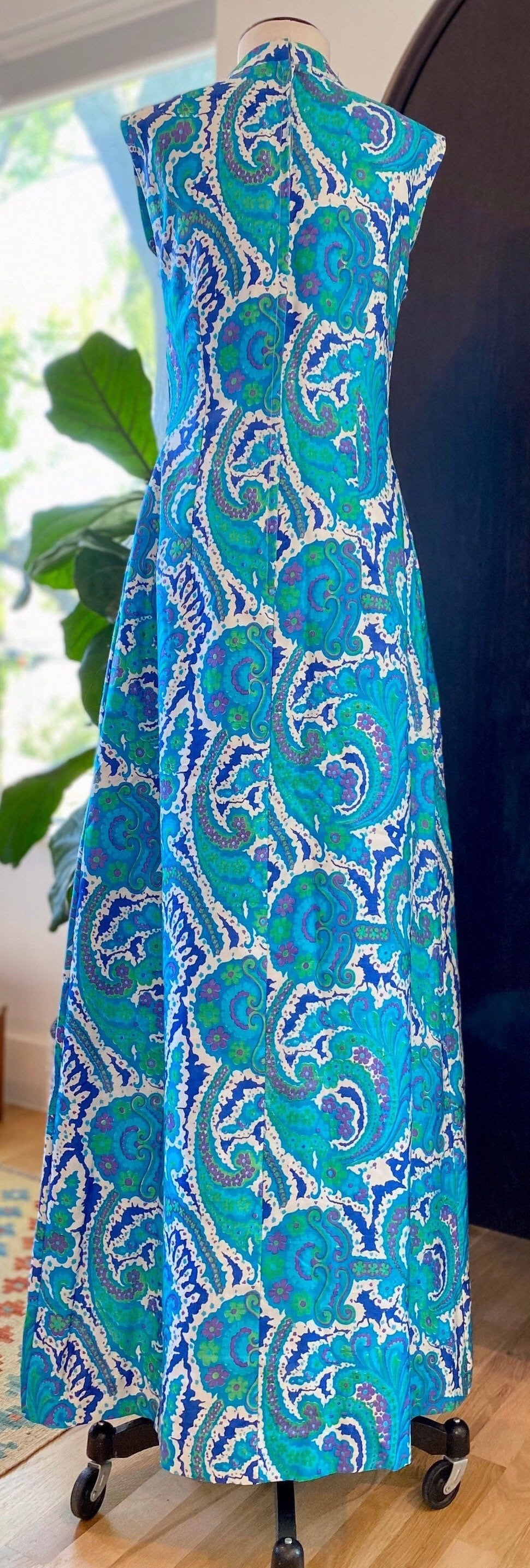 1960 Blue Paisley Sleeveless Thai Silk Caftan Maxi Hostess Dress Mandarin Collar