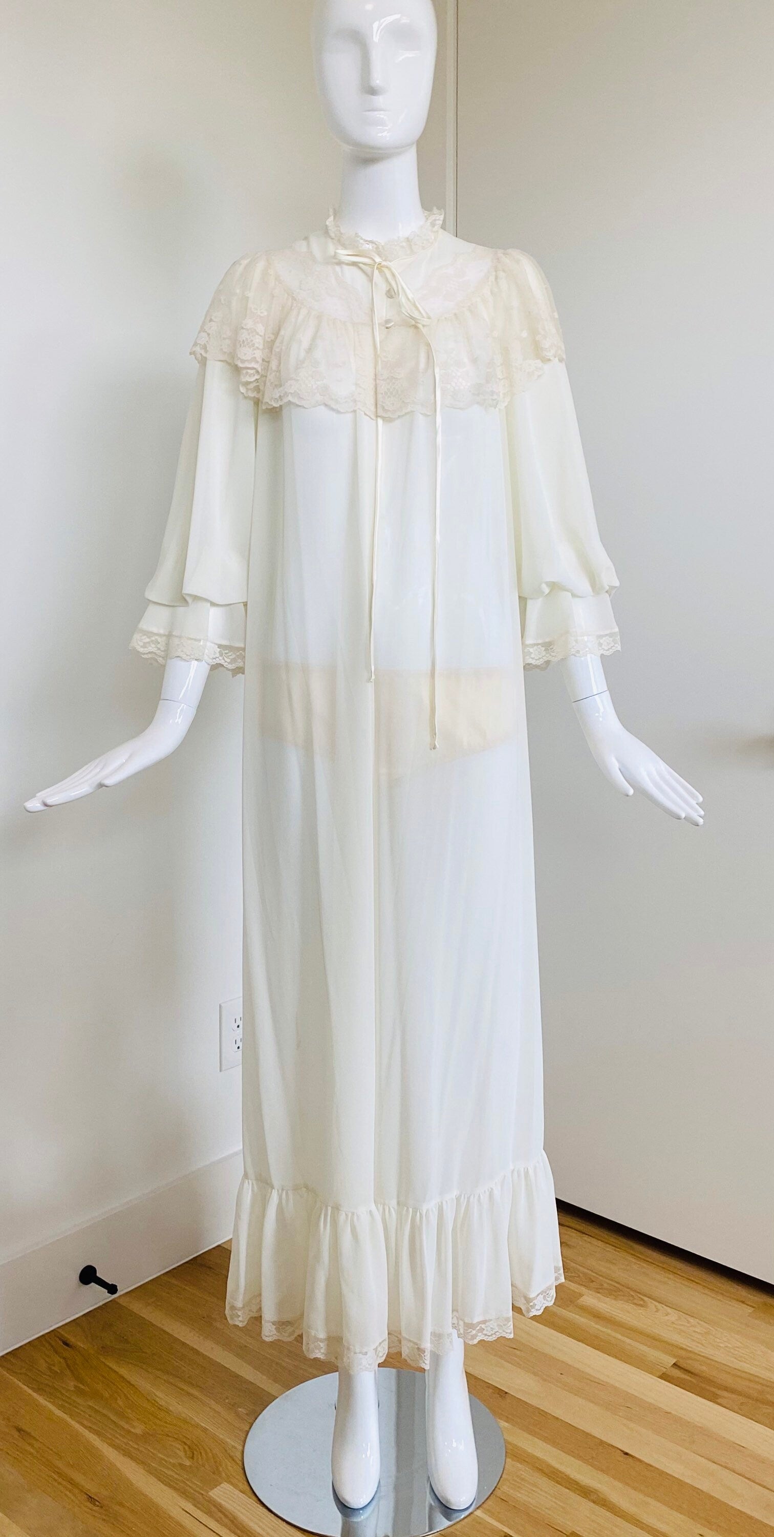 50s Lucie Ann Beverly Hills Ruffled Opulent Dramatic Chiffon House Jacket Robe Wedding