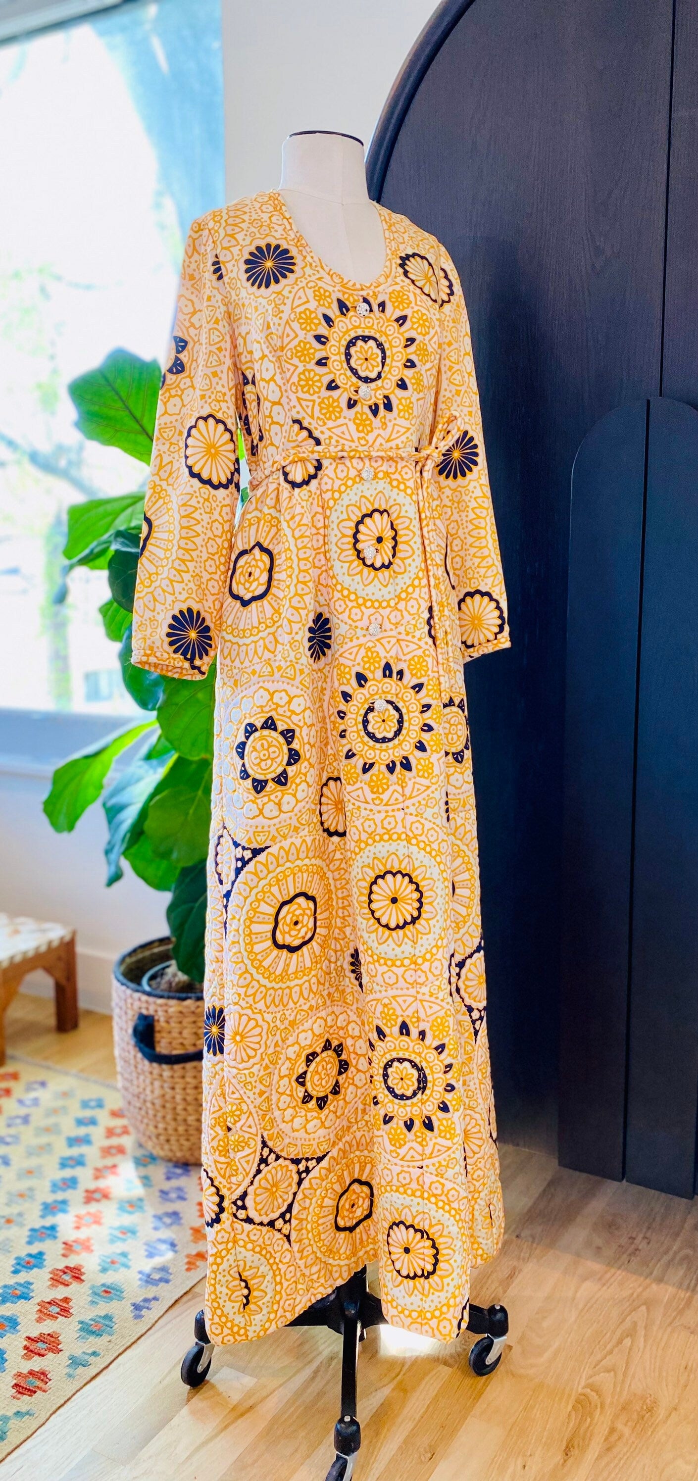 60s Dynasty Hong Kong Retro Printed Long Sleeves Quilted Maxi Hostess Dress