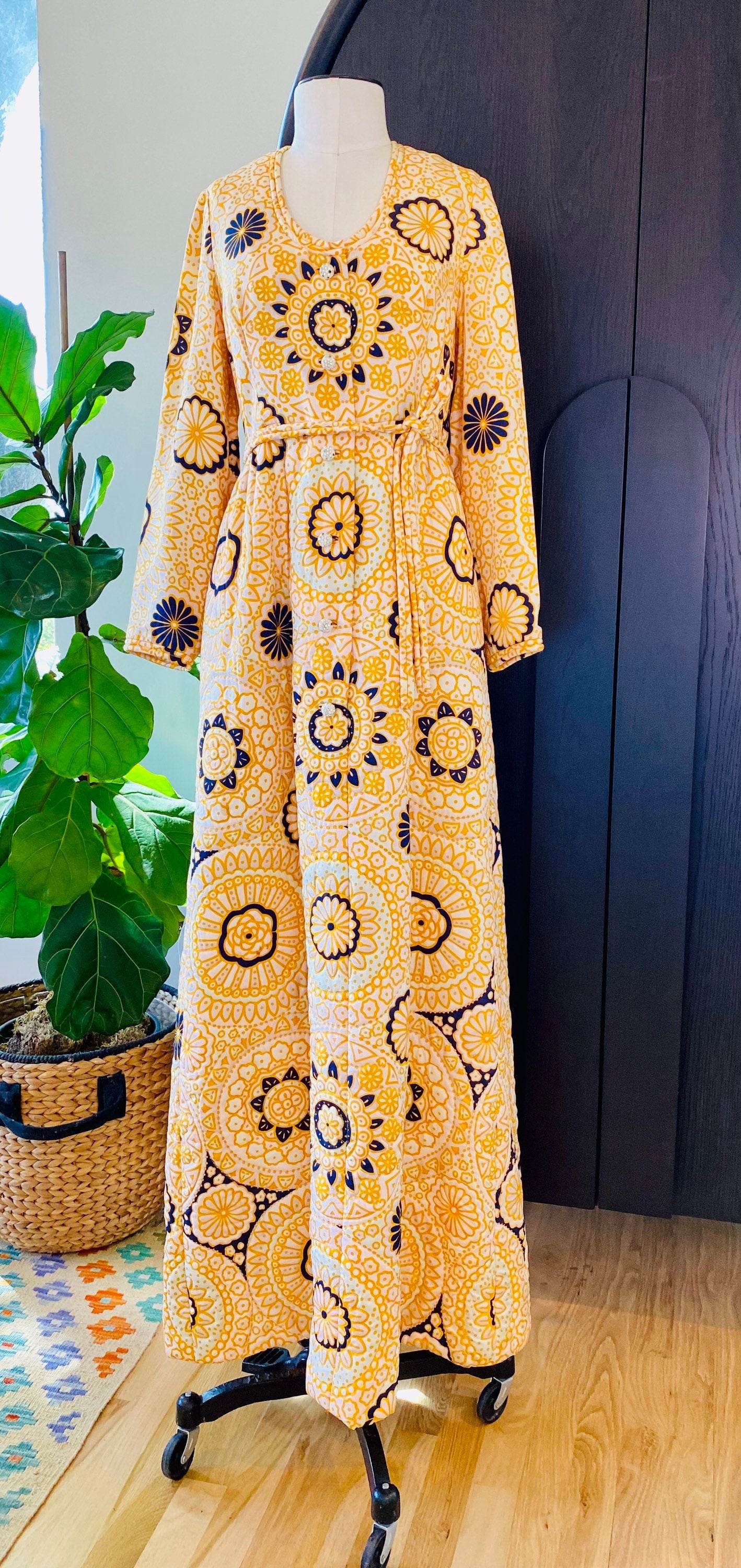 60s Dynasty Hong Kong Retro Printed Long Sleeves Quilted Maxi Hostess Dress