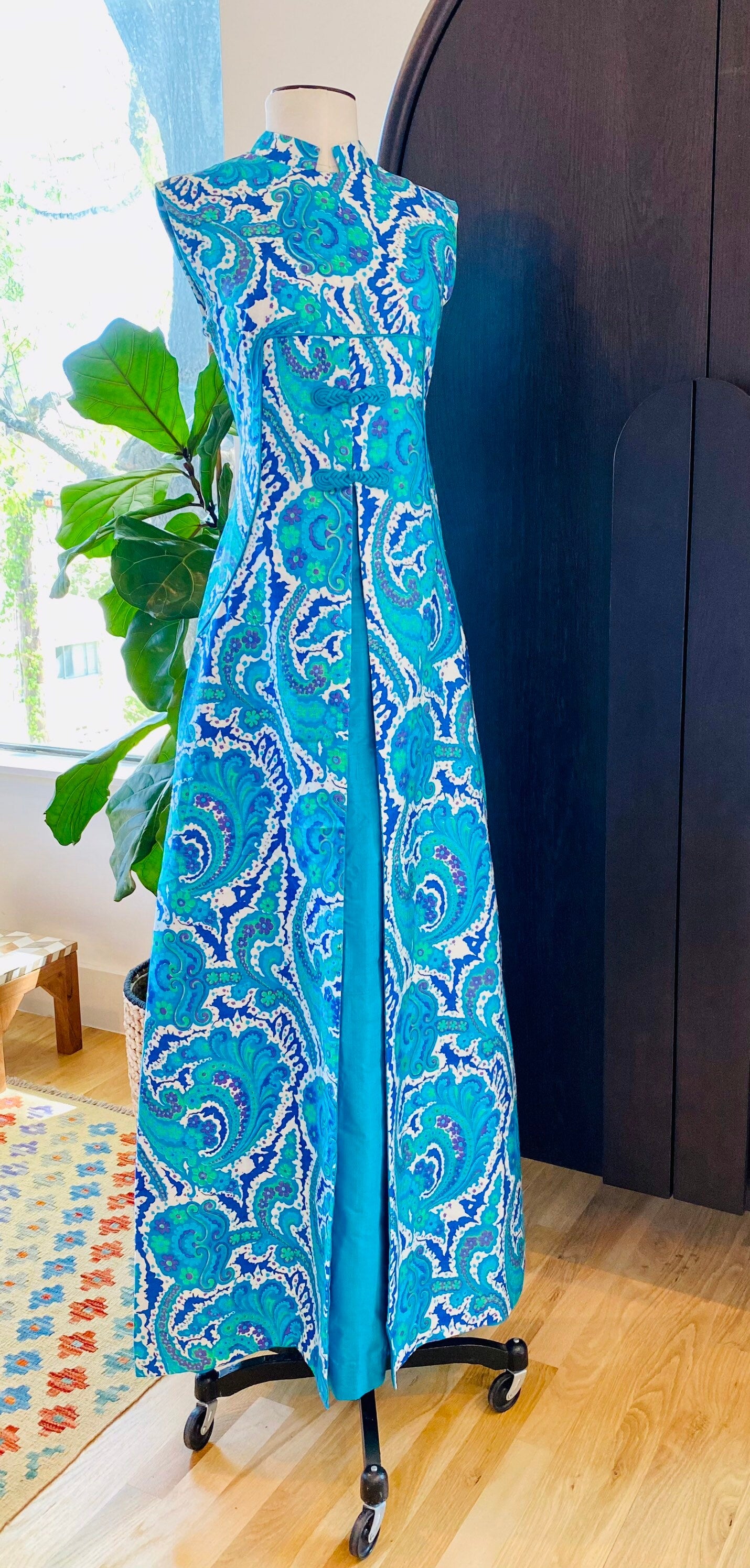 1960 Blue Paisley Sleeveless Thai Silk Caftan Maxi Hostess Dress Mandarin Collar