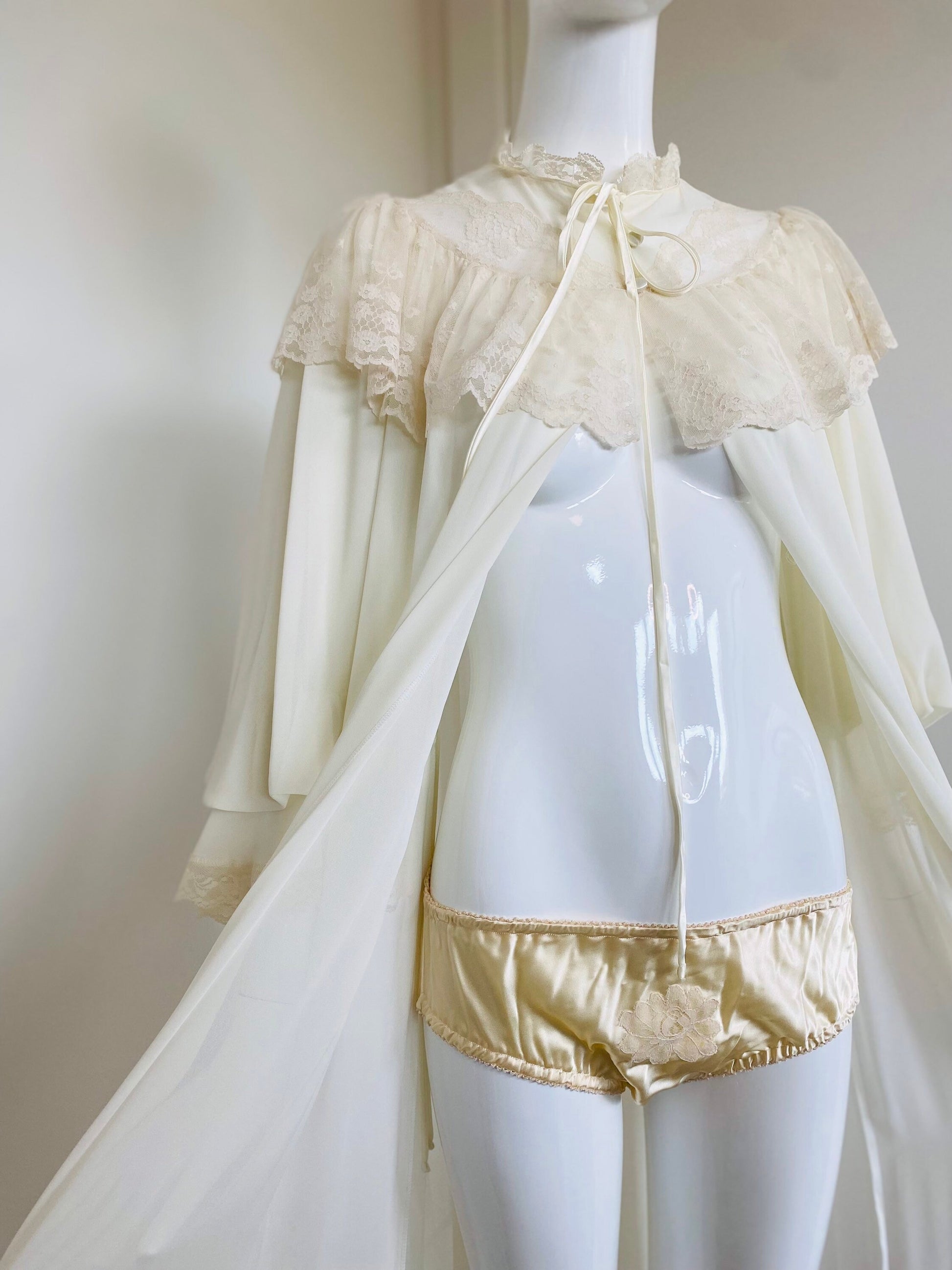 50s Lucie Ann Beverly Hills Ruffled Opulent Dramatic Chiffon House Jacket Robe Wedding