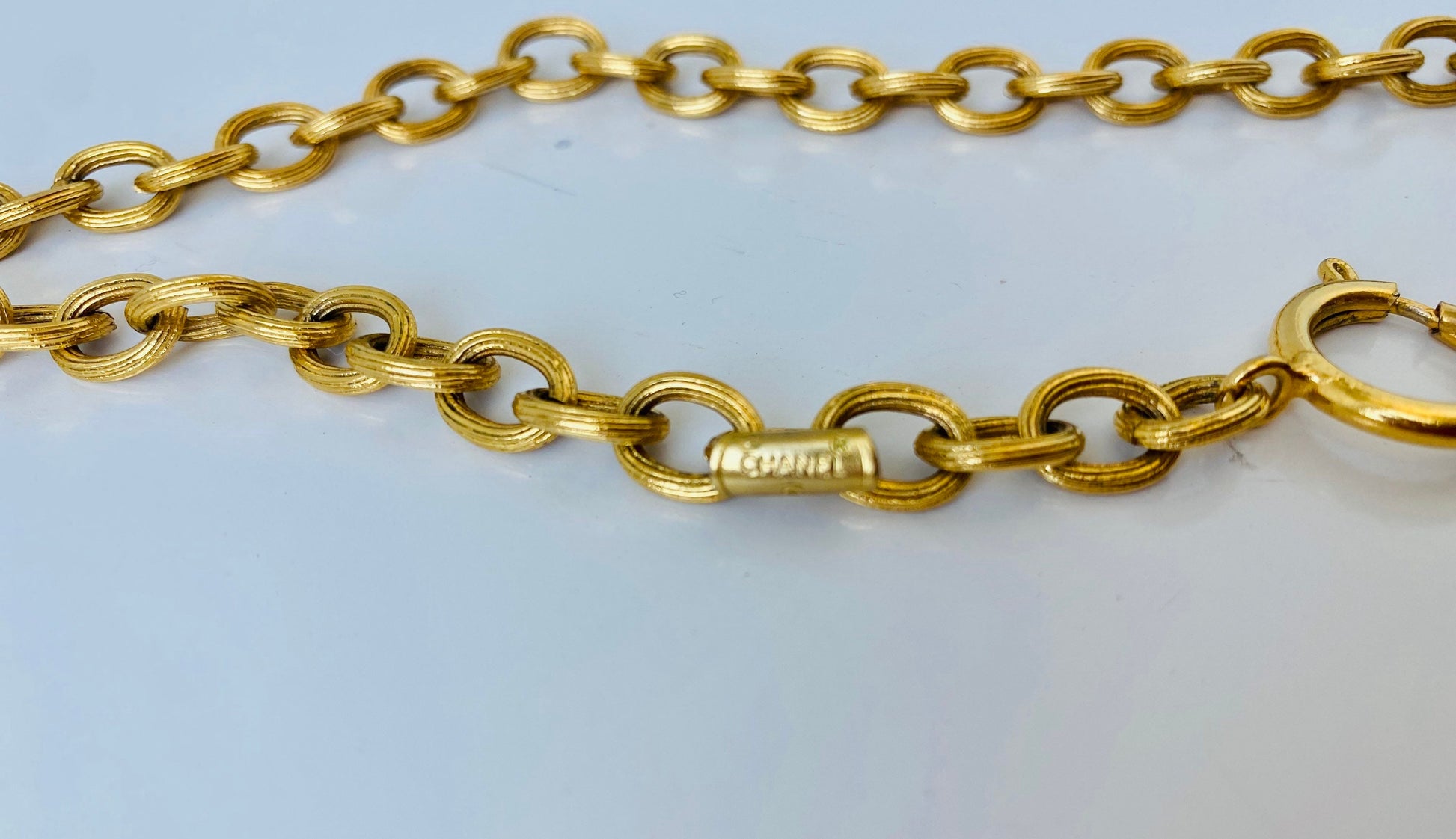 CHANEL Vintage Authentic Gold Chain Medallion Necklace