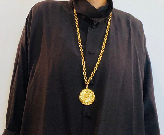 CHANEL Vintage Authentic Gold Chain Medallion Necklace