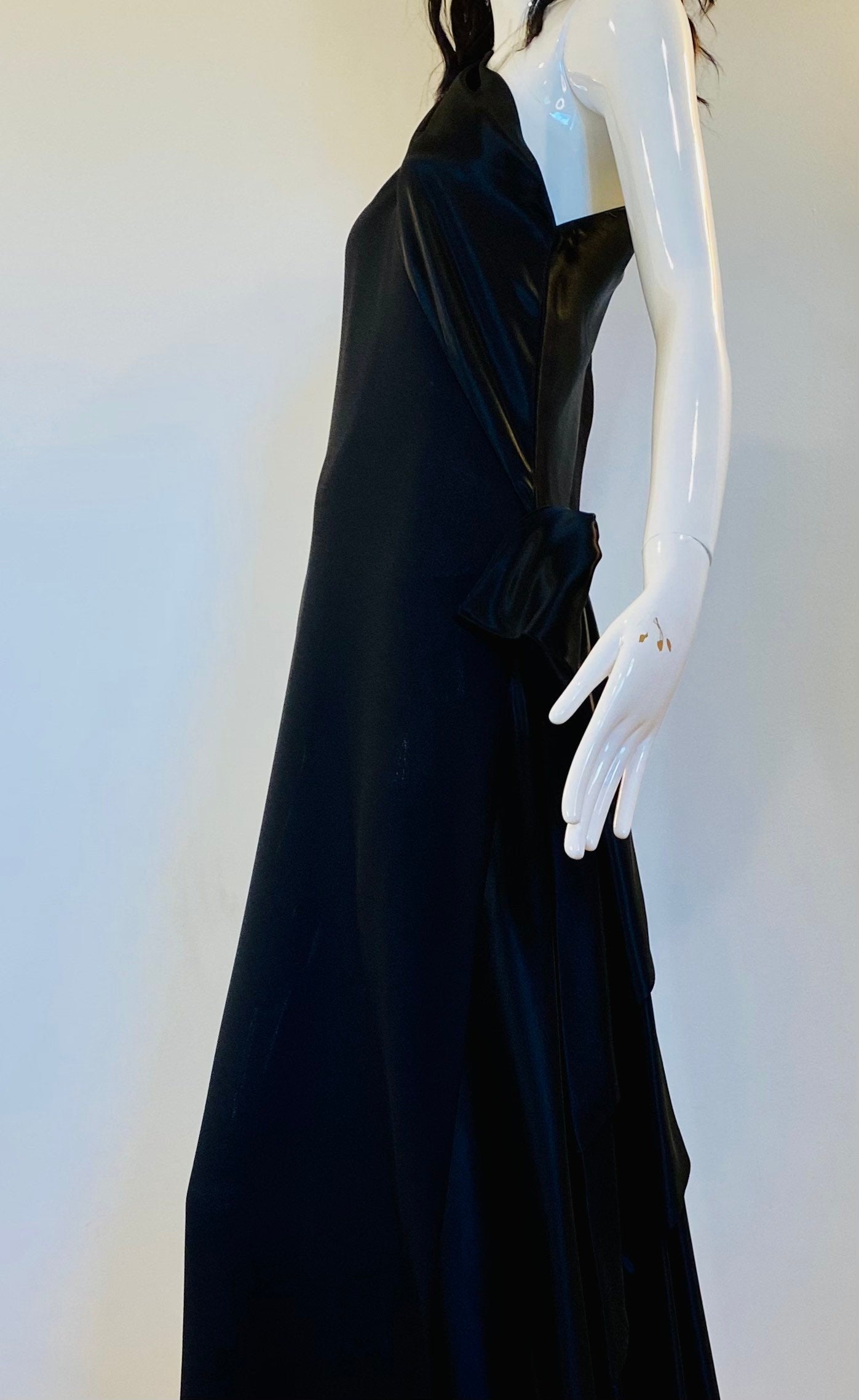 Late 70s Mollie Parnis Black One Shoulder Satin and Crepe Side Bow Big Sweep Gown Black Tie