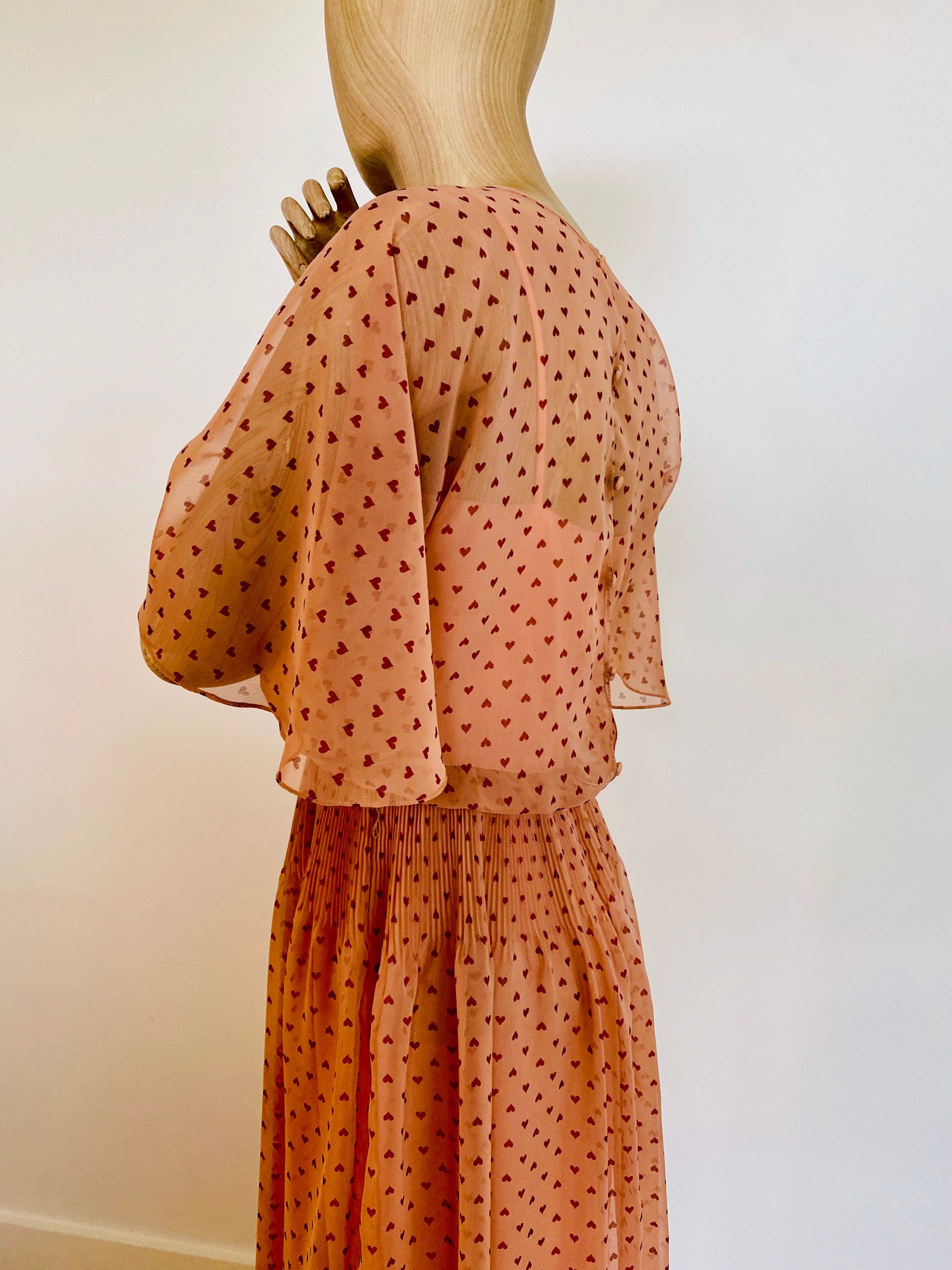 50s Rizkallah for Mardi Gras Dusty Rose Heart Print Chiffon Pleated Angel Sleeve Dress Rare As Is