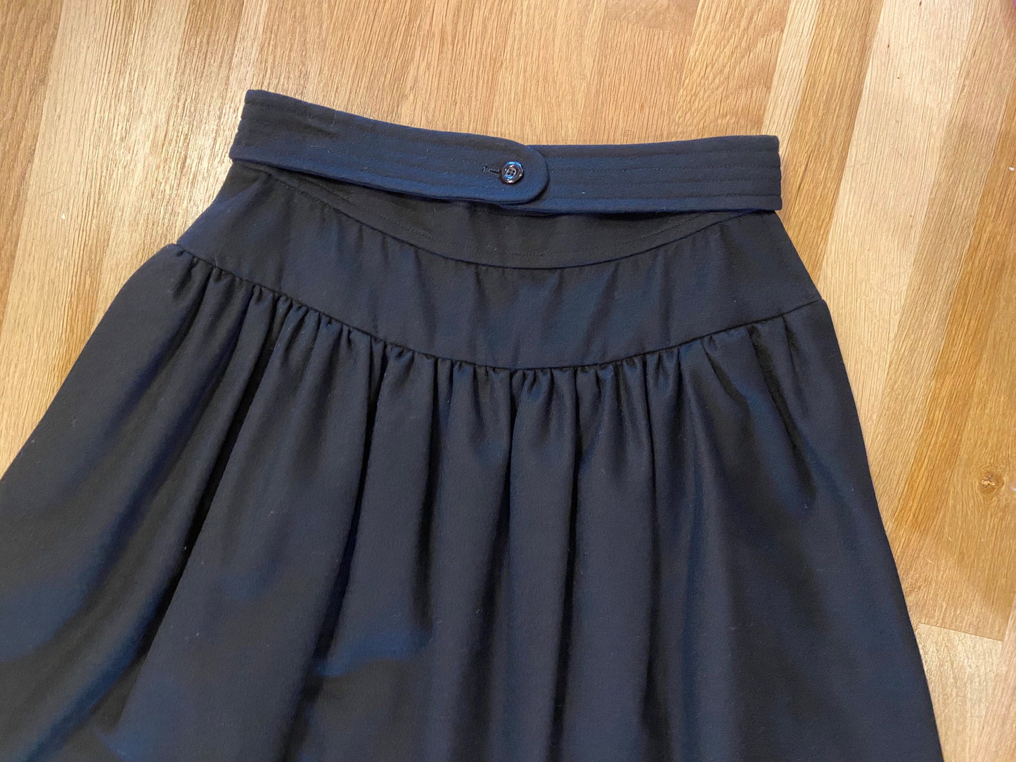 80s VALENTINO BOUTIQUE Black Wool Tiered Full Tea Length Skirt