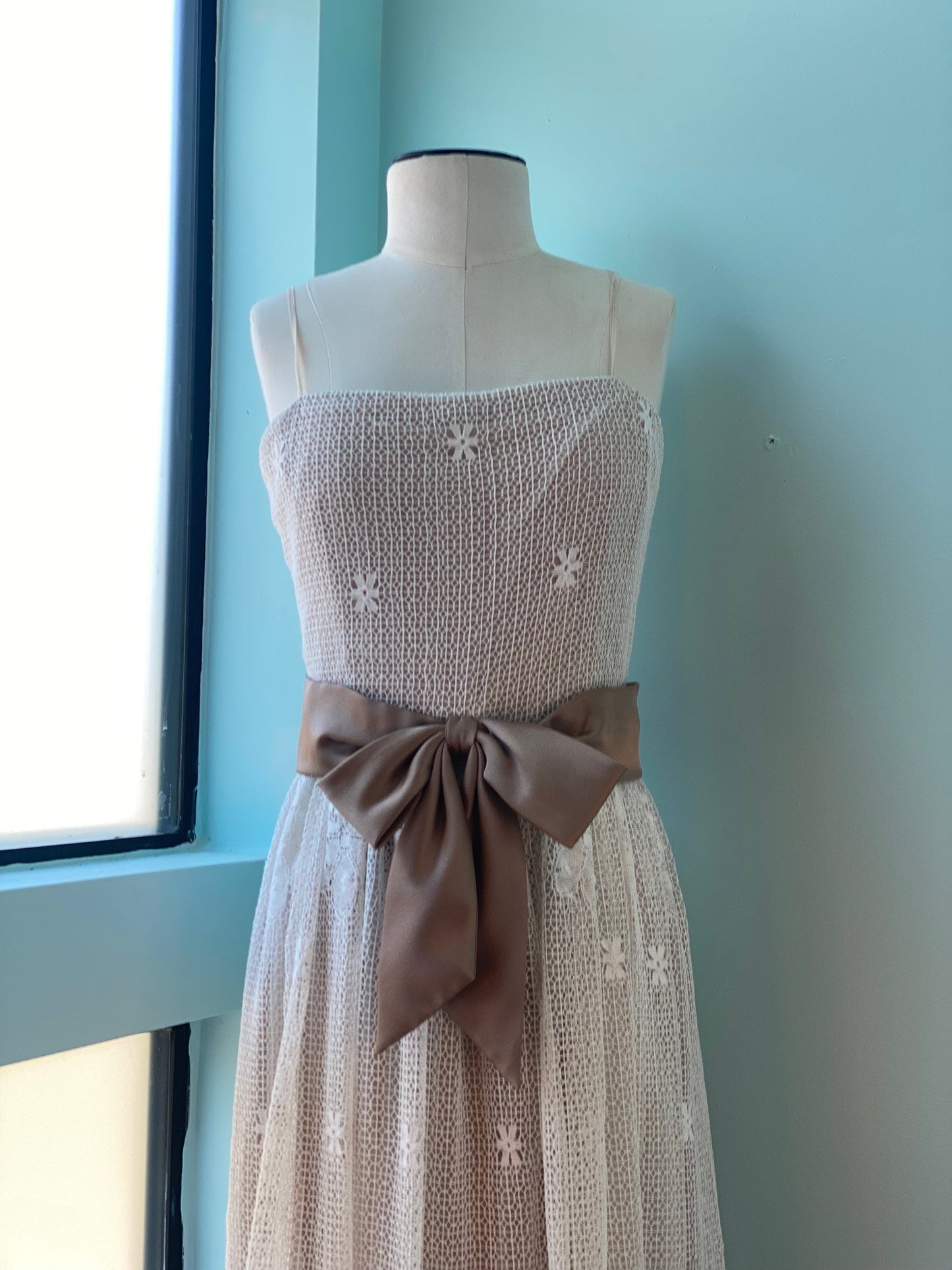 Mollie Parnis White Lace Strapless Maxi Dress