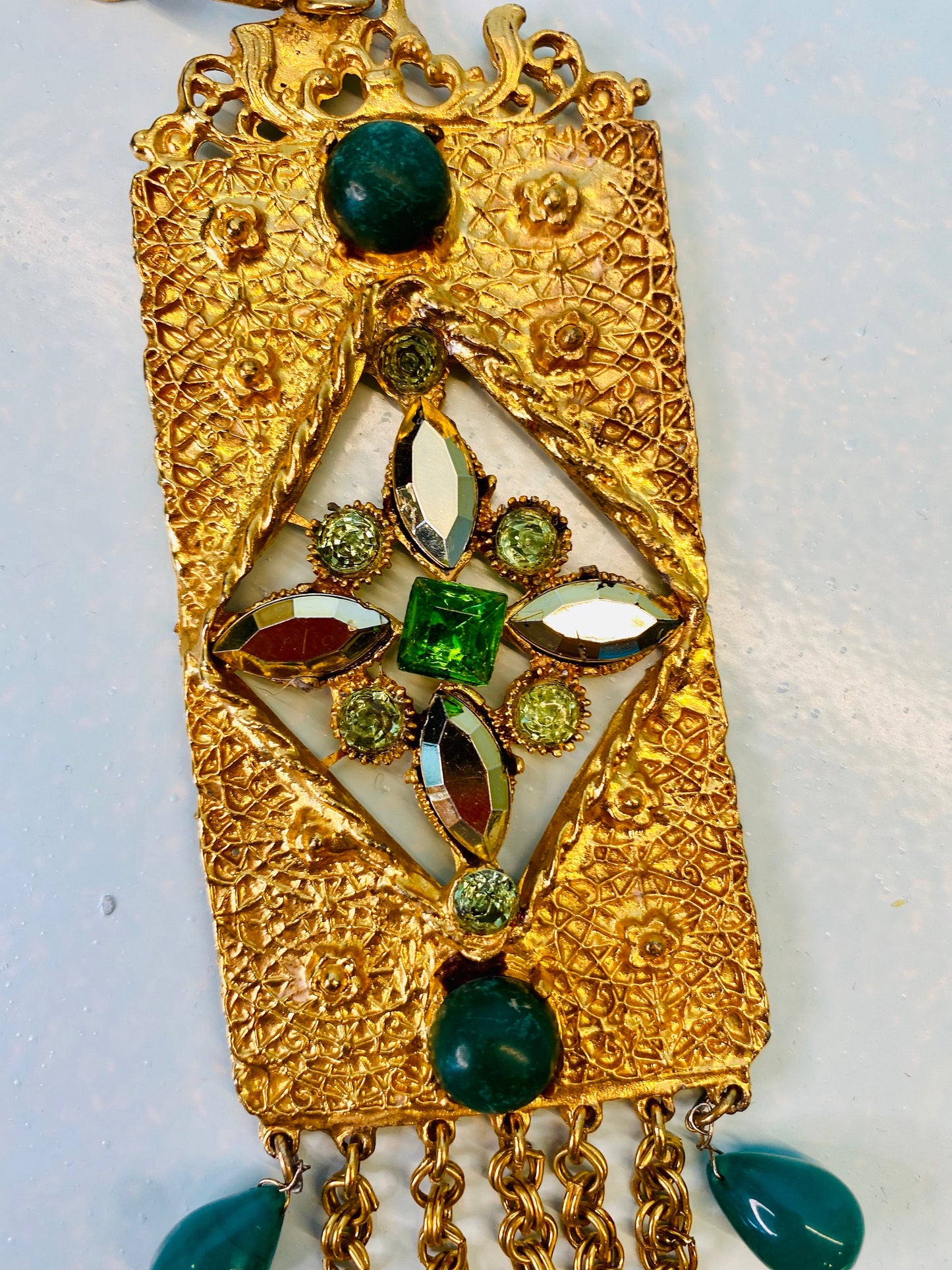 VENDOME Antique Massive Pendant Faux Jade Necklace